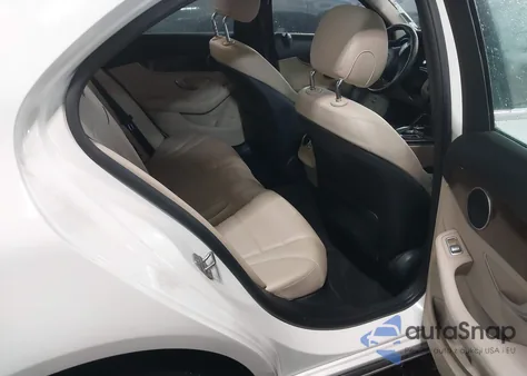 2018 Mercedes-Benz C 300 4Matic z USA, uszkodzony, nr VIN WDDWF4KB1JR356717